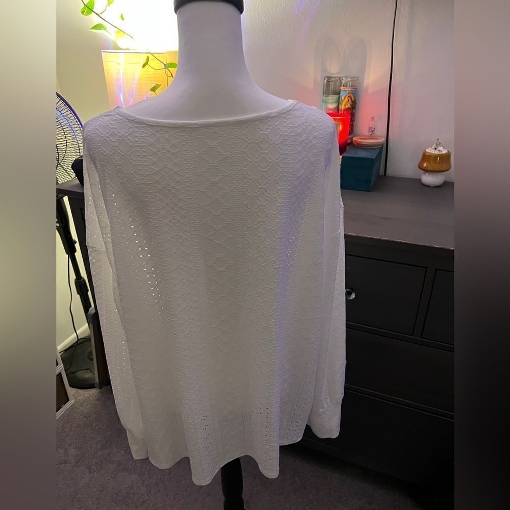 Brand new SHEIN super cute white eyelet v neck top 3x - Picture 6 of 7